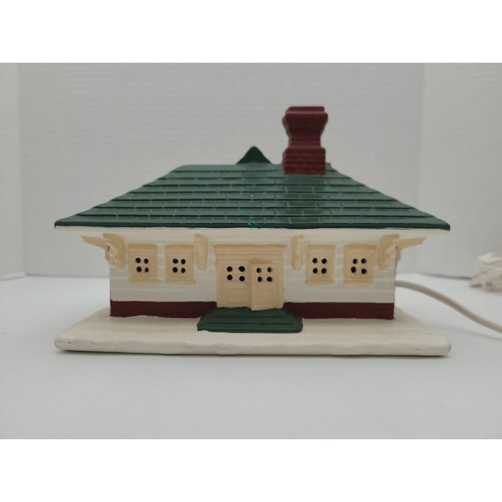 Byron Molds Illuminated Christmas Village Train Station 1980 White Red Green